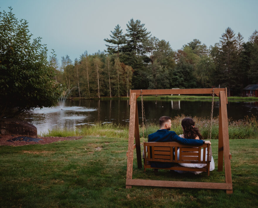 Lakeside wedding venue with lodging at Mount Pocono resort