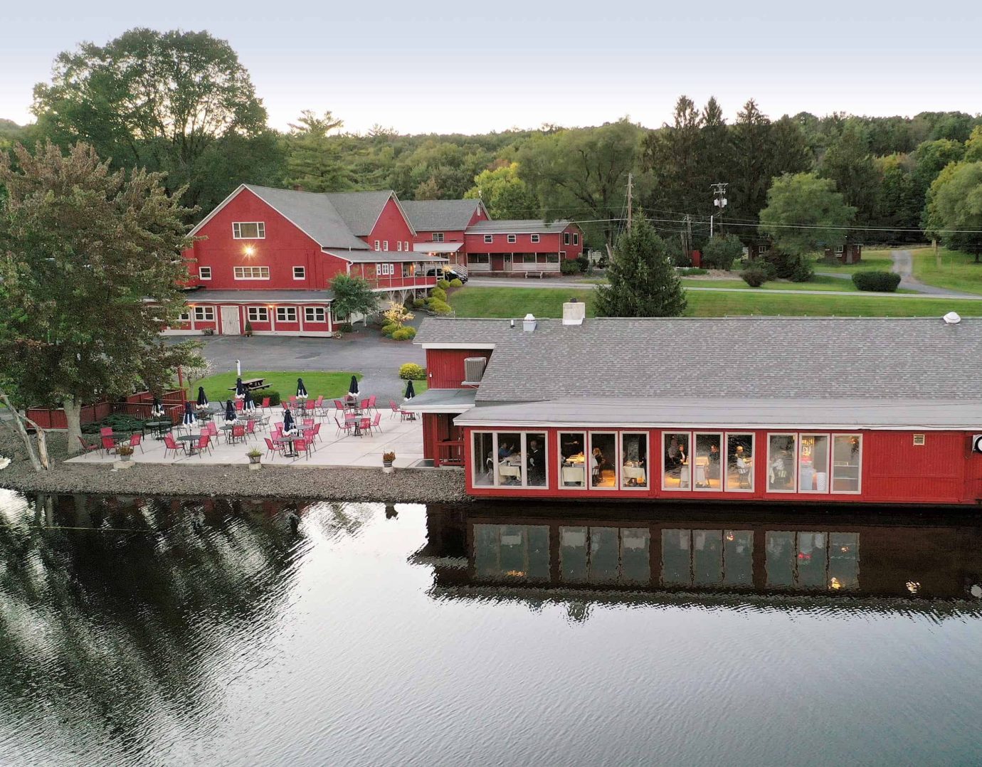 Waterfront restaurant with event bar and green hills in the Poconos