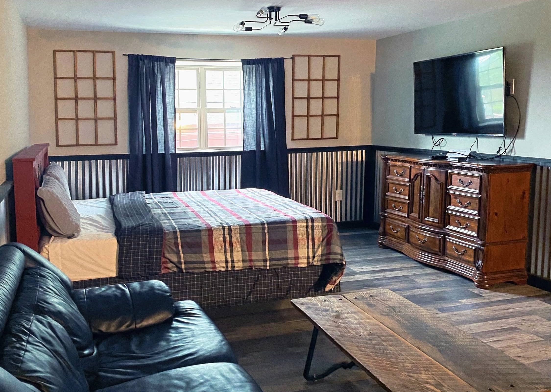 king bed in Pennsylvania accommodation suite