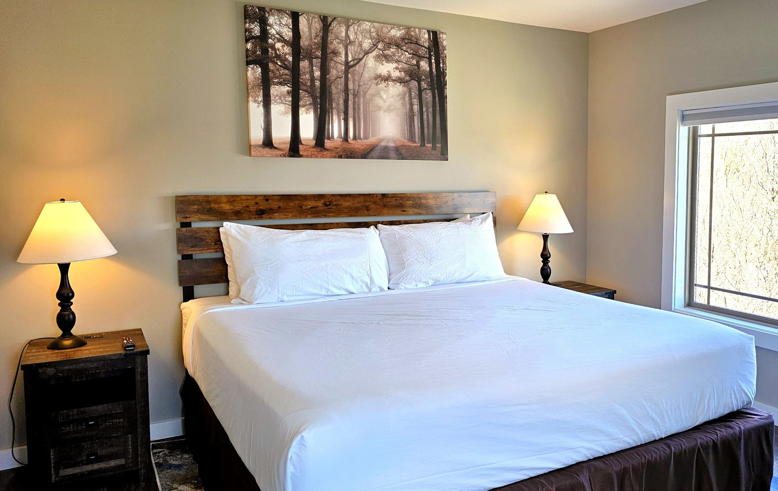 Guest room in rustic Poconos resort
