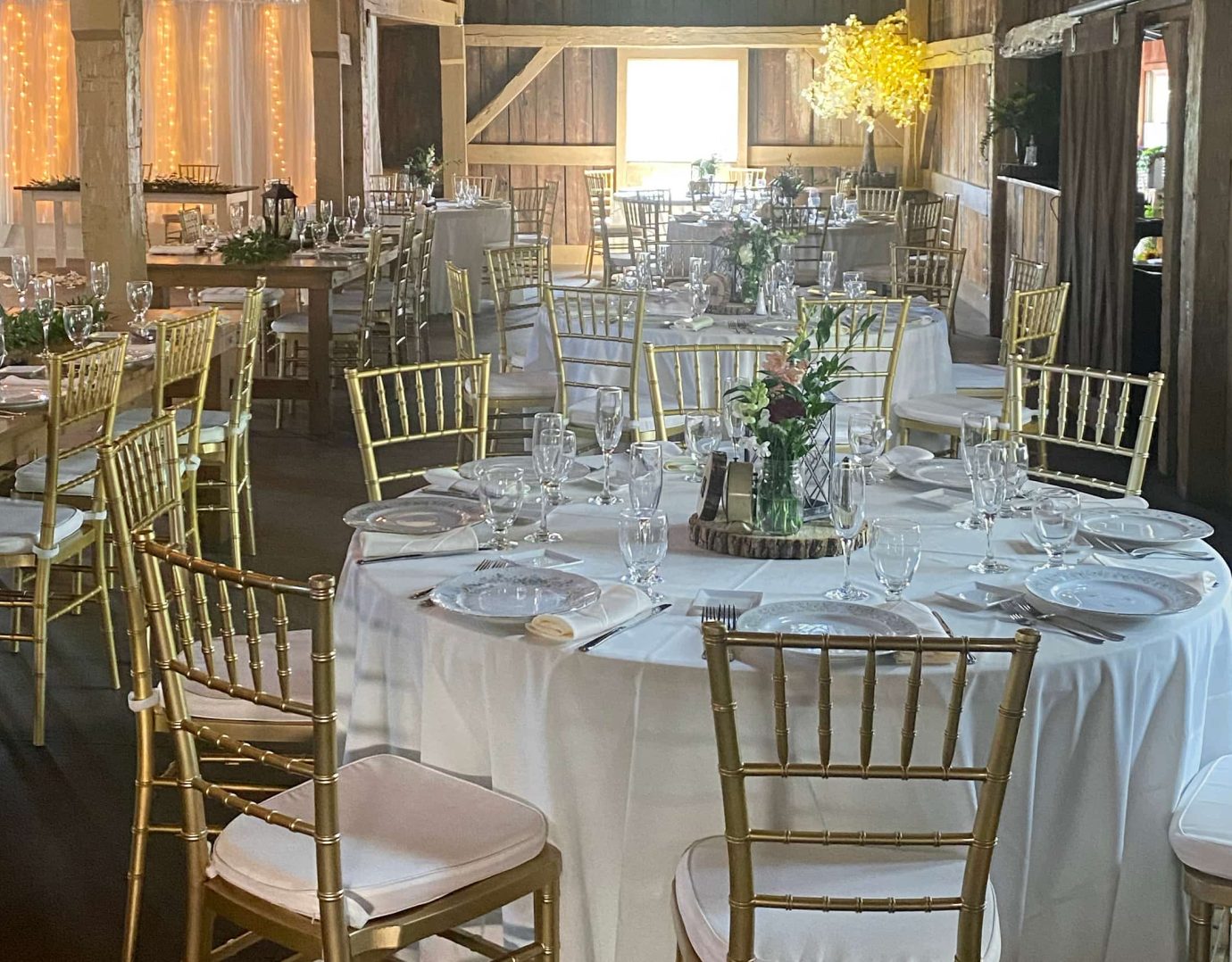 Elegant table setting at wedding venue in Mount Pocono, PA