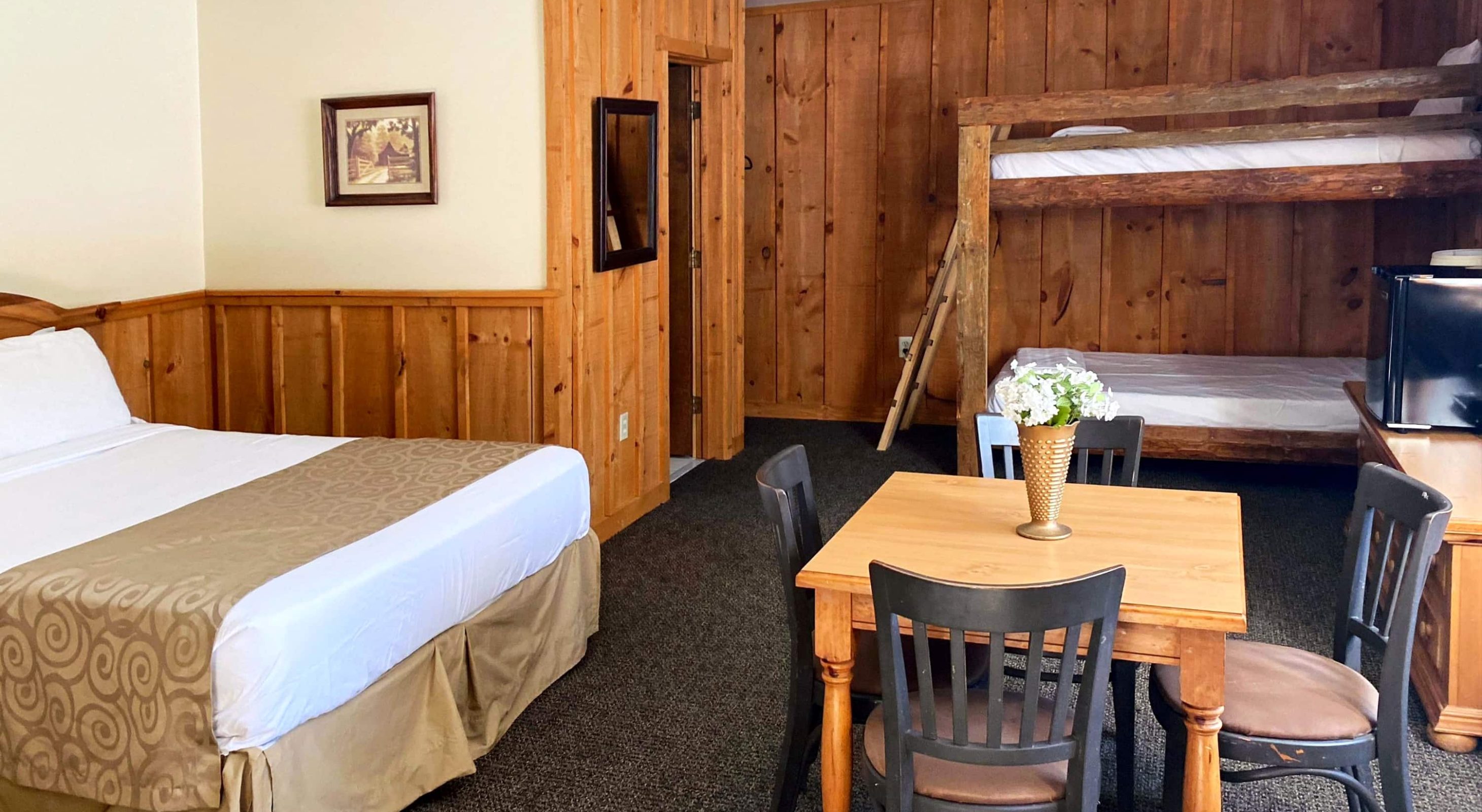 Bed with twin bunks at cabin resort in Mount Pocono, PA