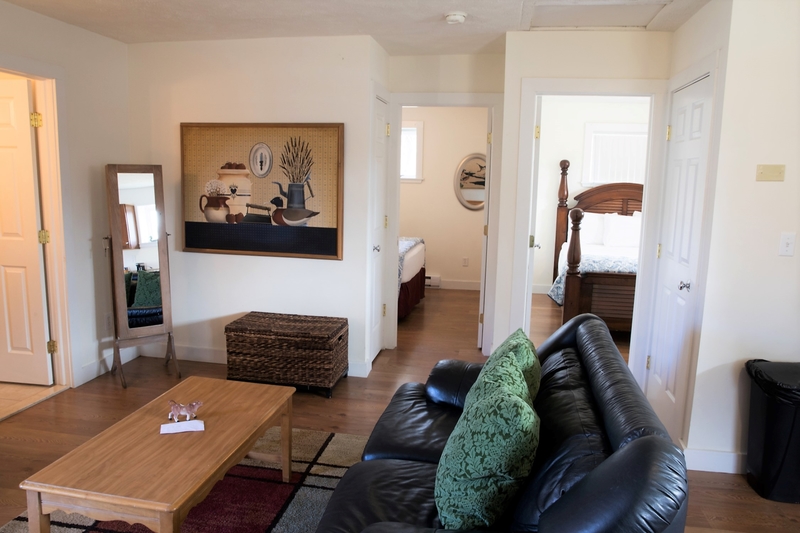 living room of 2 bedroom cottage in poconos