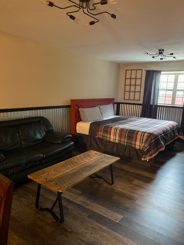 sitting area in suite at grange valley in poconos