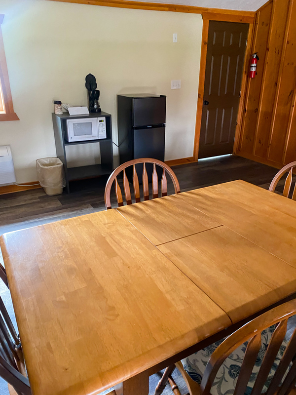 dining area in cottage at rustic Poconos resort