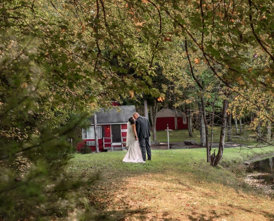 Couple kissing at Poconos cabin and wedding resort