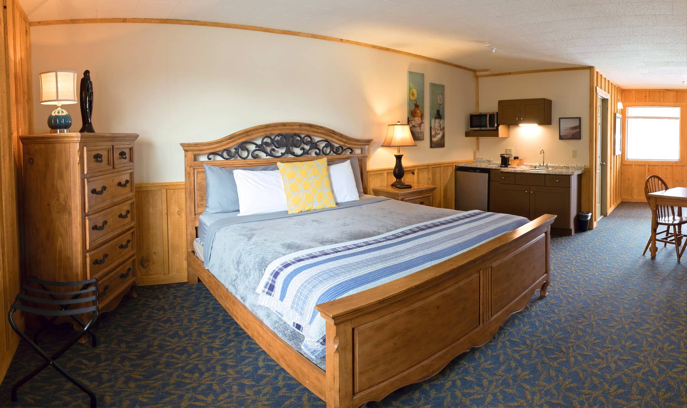 Guest room at Grange Valley inn Poconos