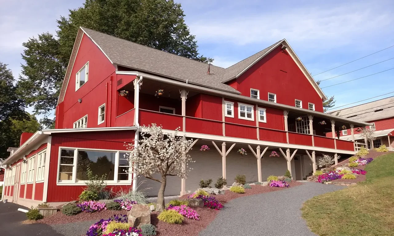 Lakeside restaurant in mountain resort in the Poconos