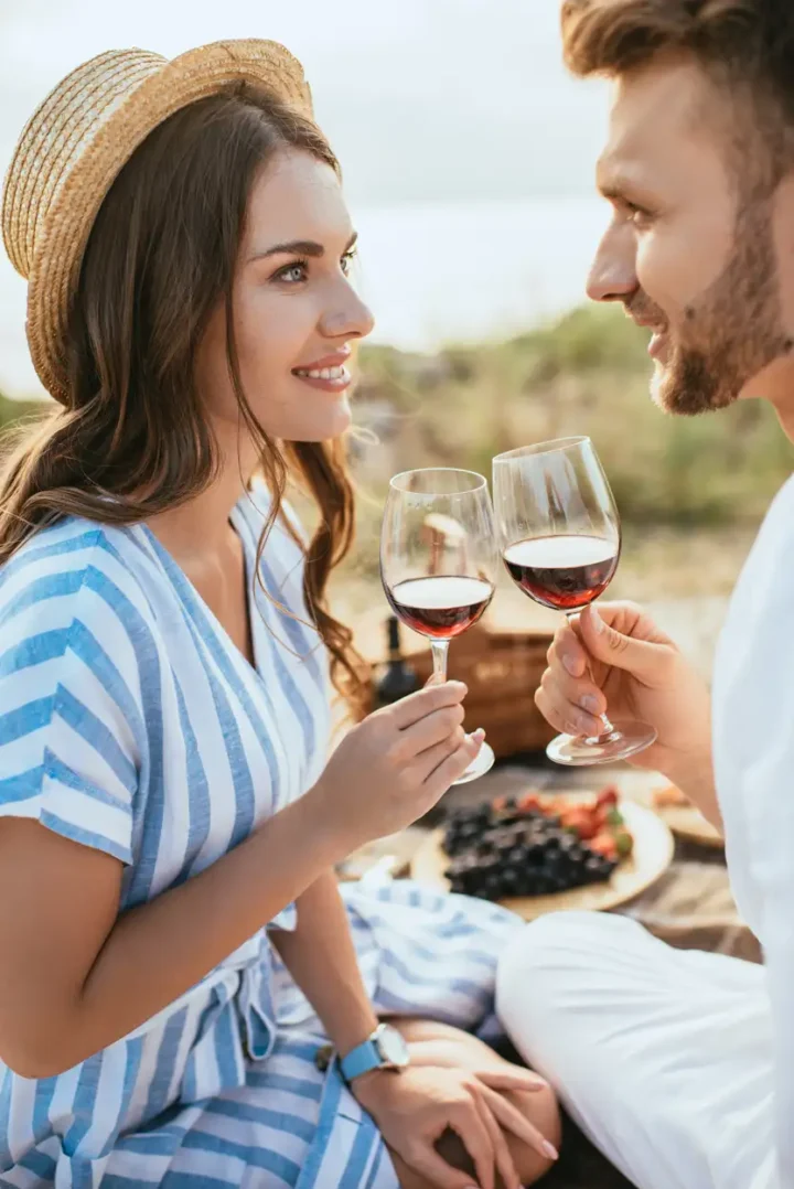 couple drinking wine together at a winery in the Pocono Mountains