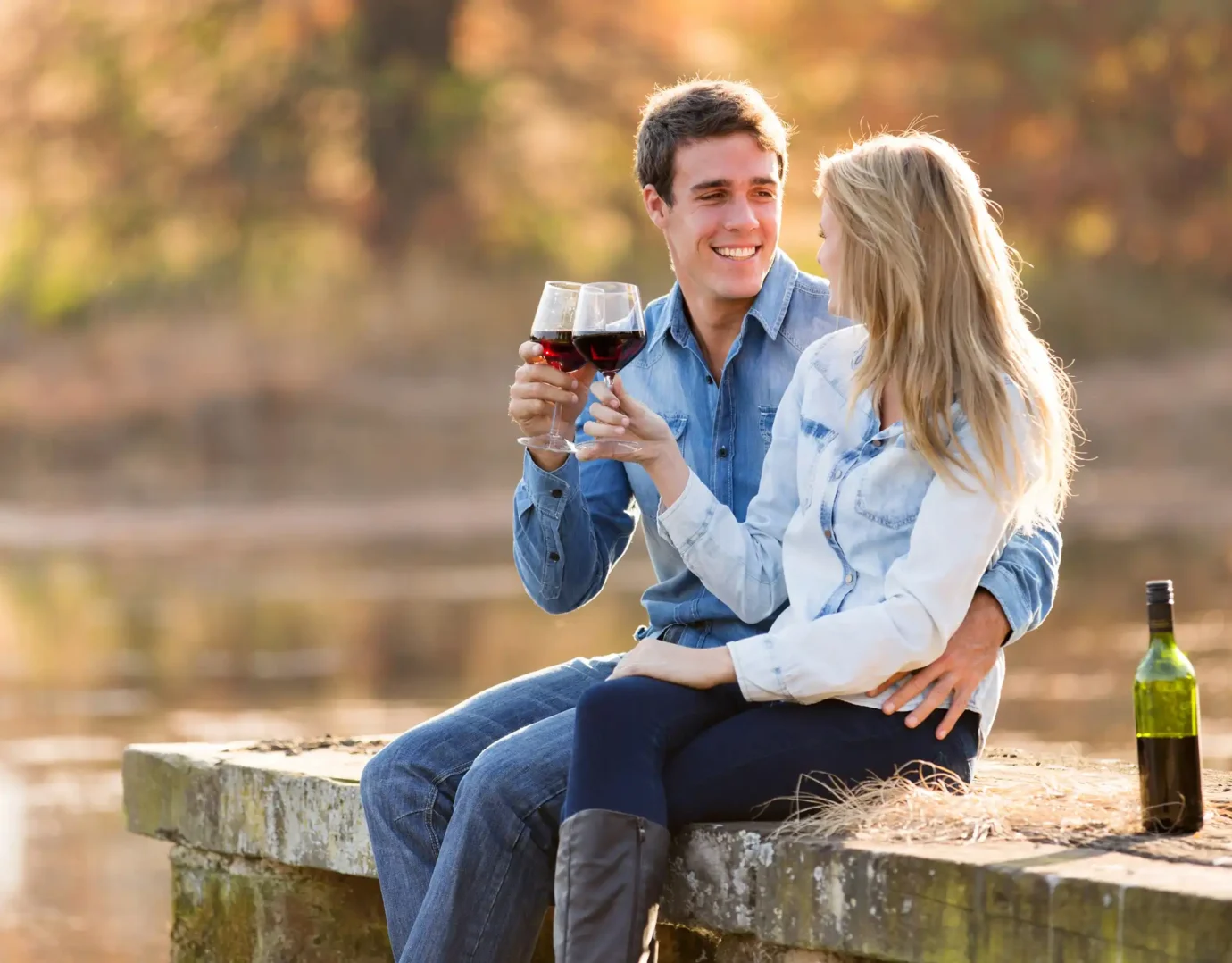 couple drinking wine together at a winery in Pocono