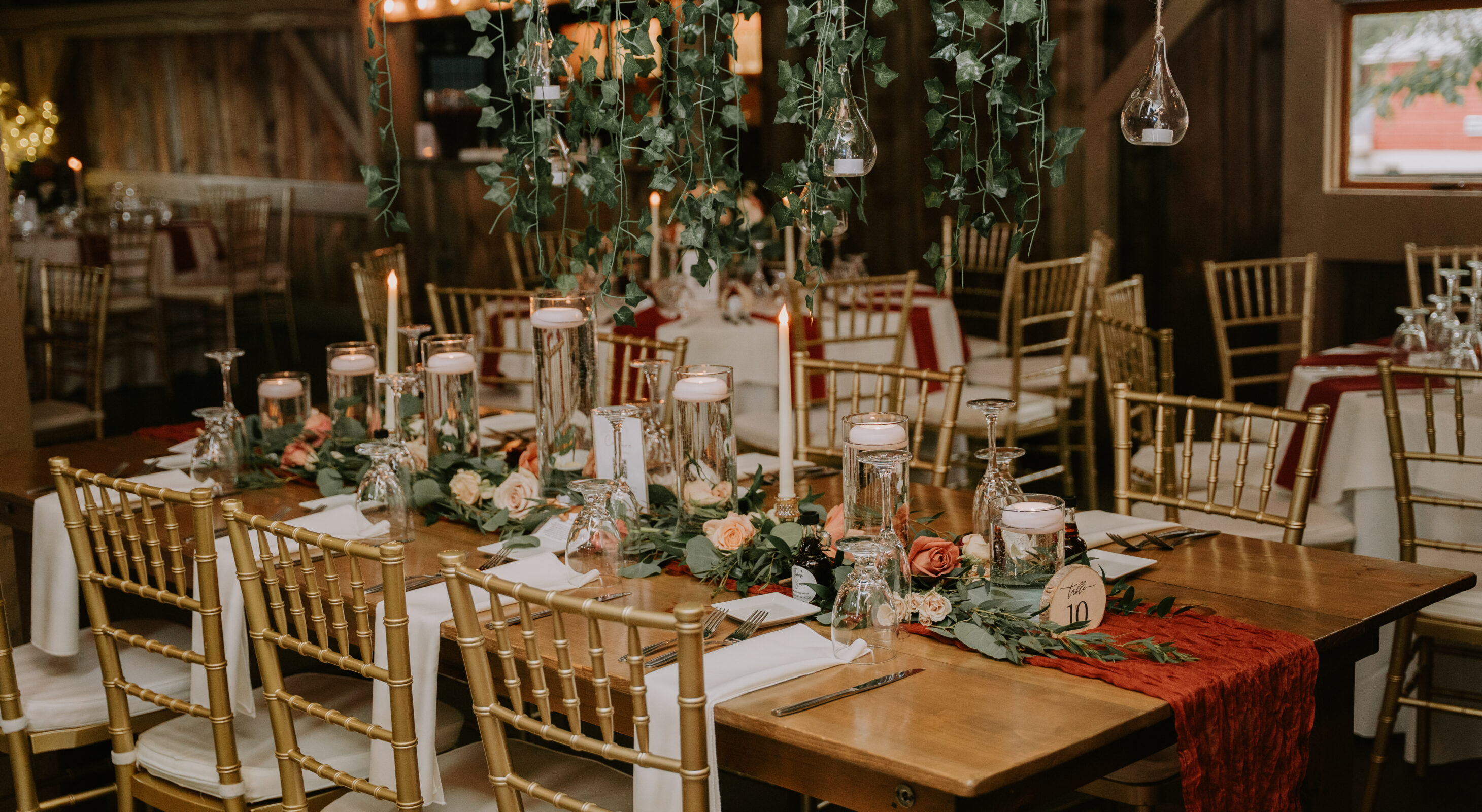 Elegant table setting at a Poconos wedding venue